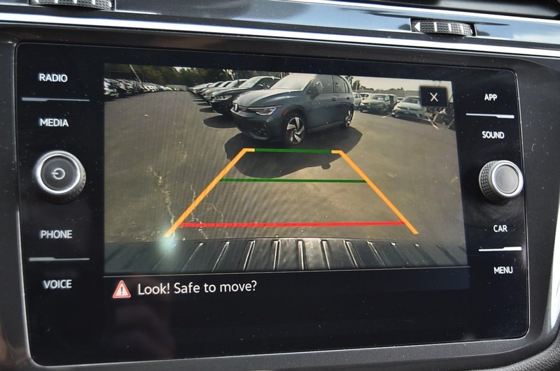 Volkswagen Tiguan Vehicle Image 13