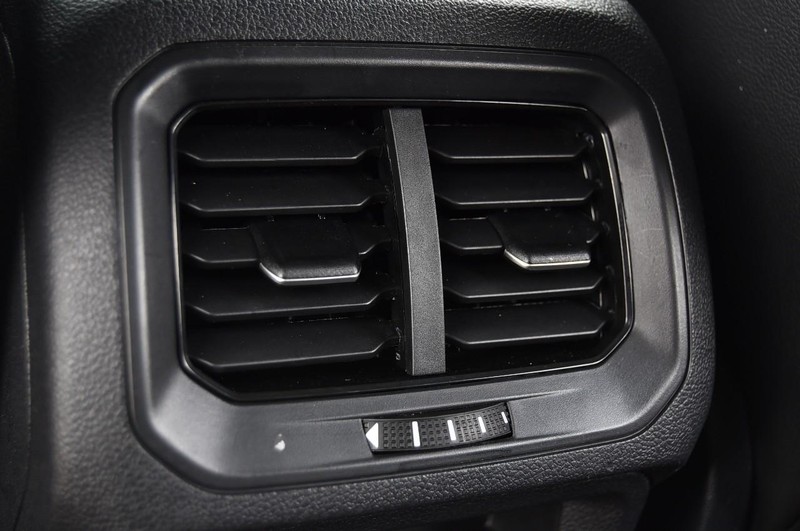 Volkswagen Tiguan Vehicle Image 23