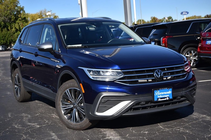 Volkswagen Tiguan Vehicle Image 02