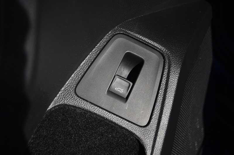 Volkswagen Tiguan Vehicle Image 09