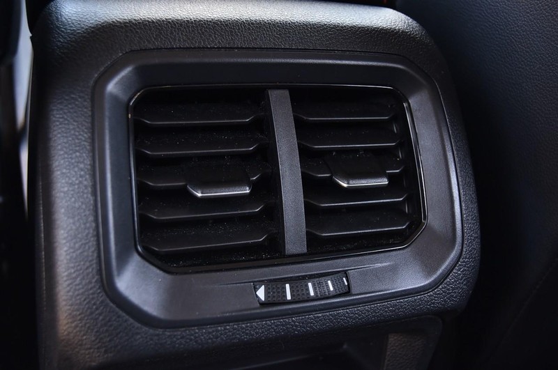 Volkswagen Tiguan Vehicle Image 22