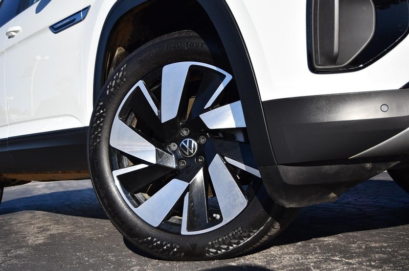Volkswagen Atlas Cross Sport Vehicle Image 03
