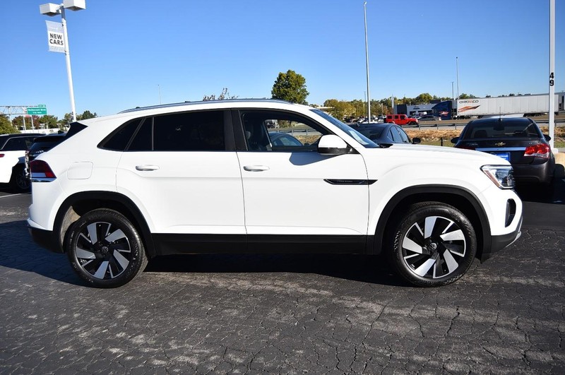 Volkswagen Atlas Cross Sport Vehicle Image 05