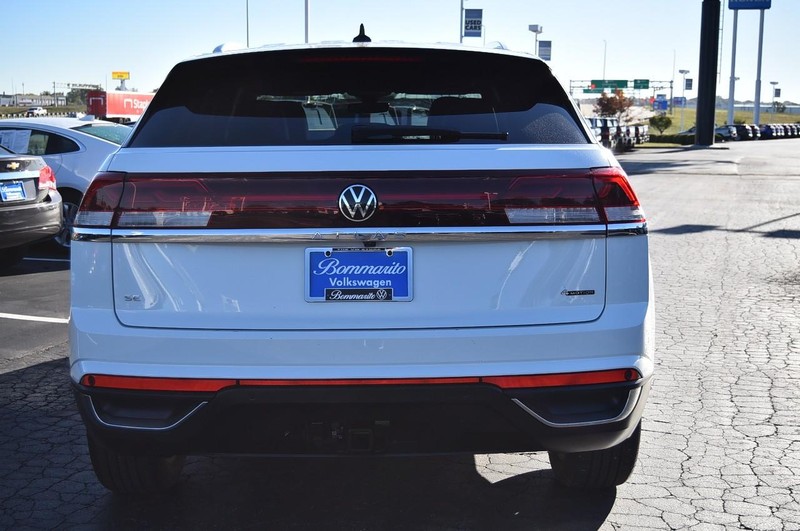 Volkswagen Atlas Cross Sport Vehicle Image 06
