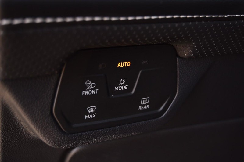 Volkswagen Atlas Cross Sport Vehicle Image 11