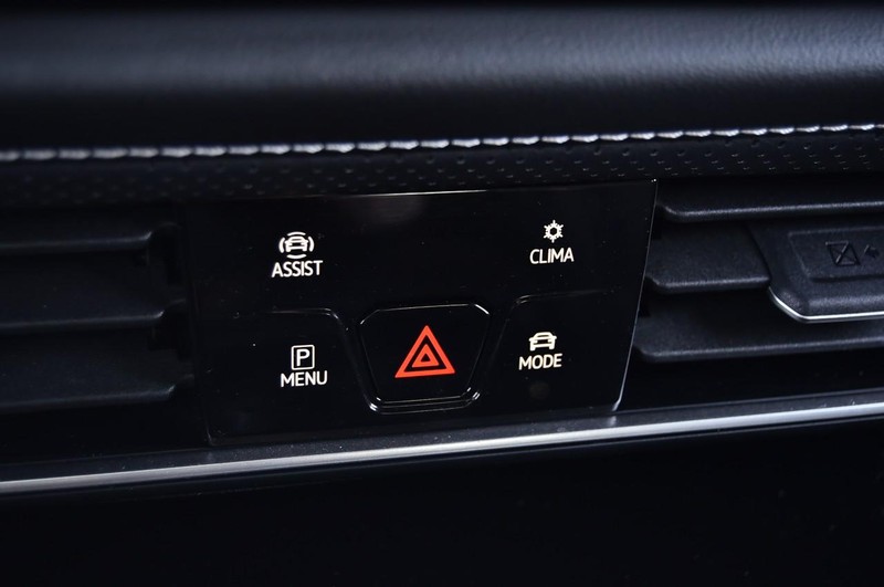 Volkswagen Atlas Cross Sport Vehicle Image 15