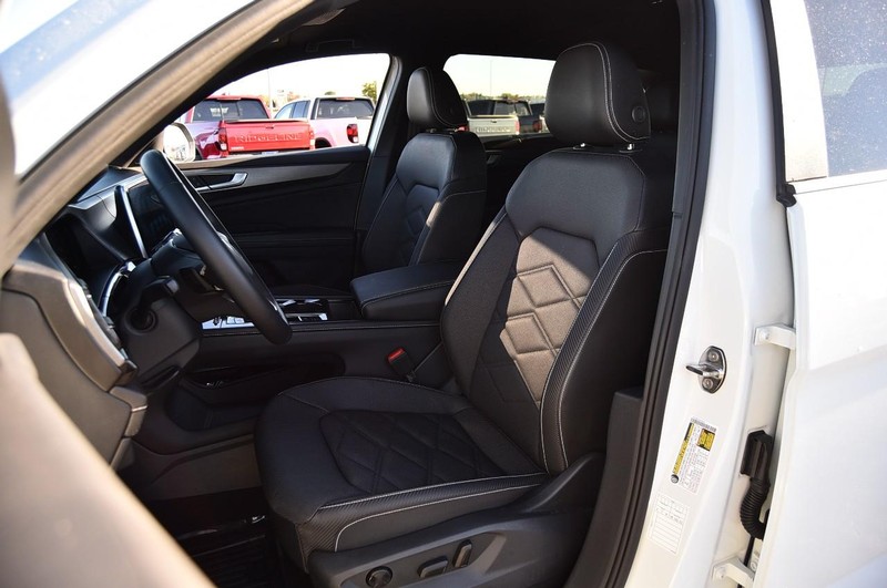 Volkswagen Atlas Cross Sport Vehicle Image 19