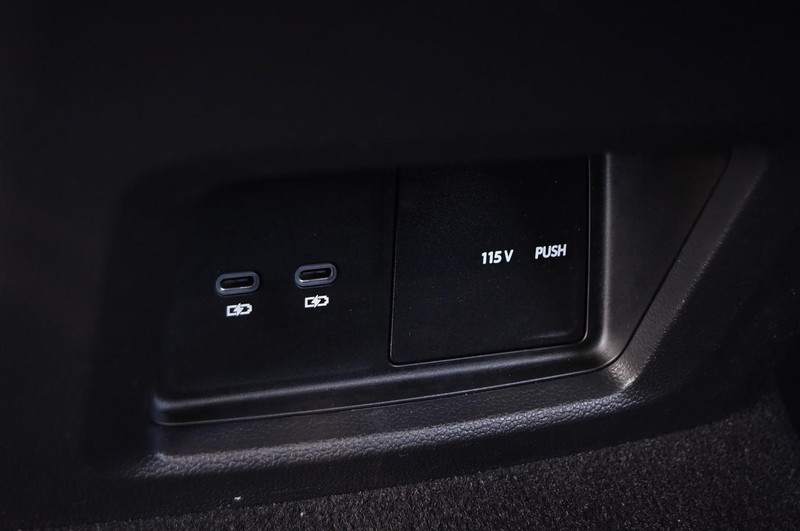 Volkswagen Atlas Cross Sport Vehicle Image 23