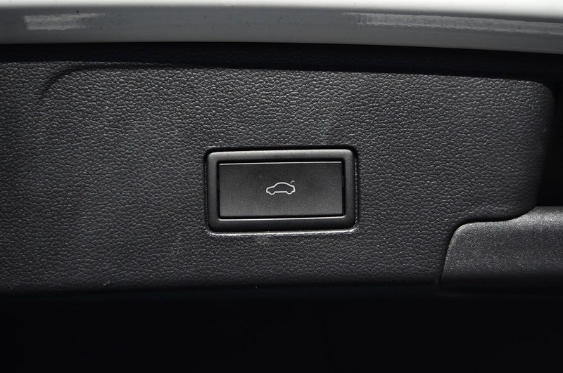 Volkswagen Atlas Cross Sport Vehicle Image 25