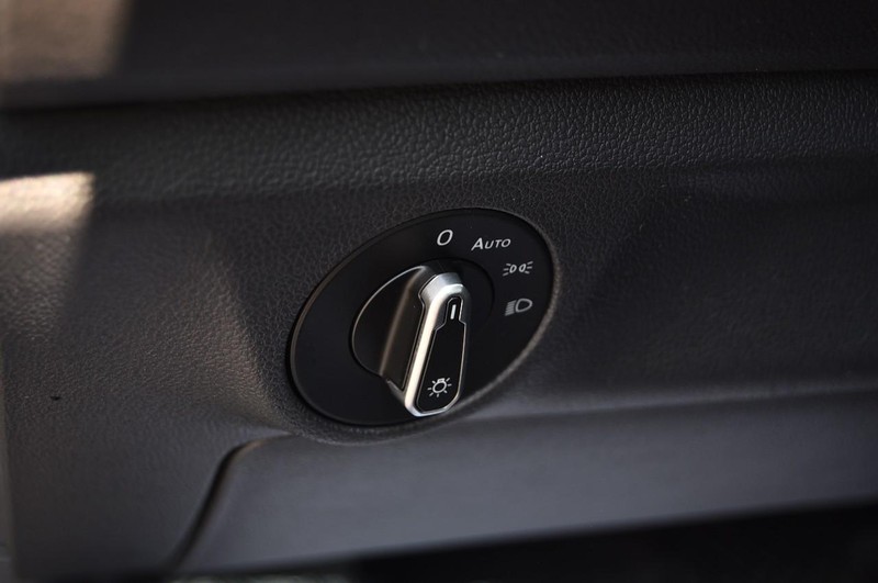Volkswagen Jetta Vehicle Image 11