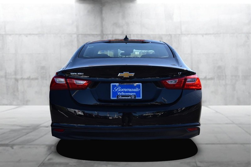 Chevrolet Malibu Vehicle Image 06
