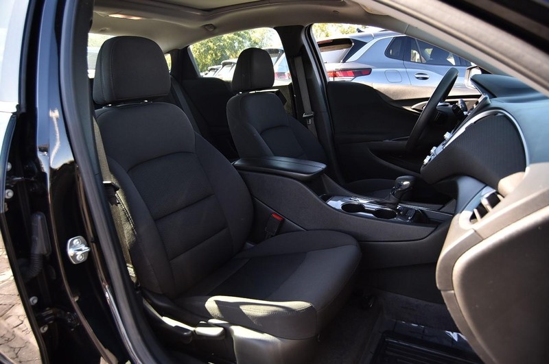Chevrolet Malibu Vehicle Image 18