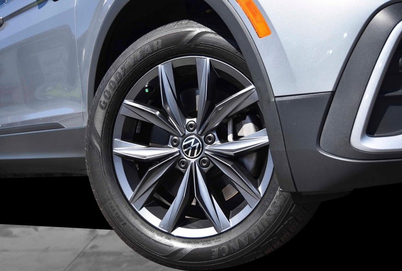 Volkswagen Tiguan Vehicle Image 03