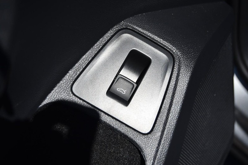 Volkswagen Tiguan Vehicle Image 09