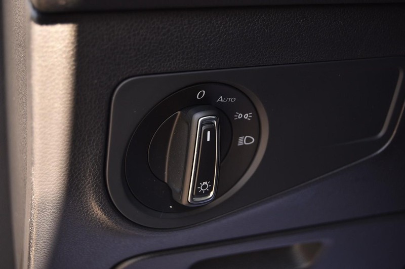 Volkswagen Tiguan Vehicle Image 11