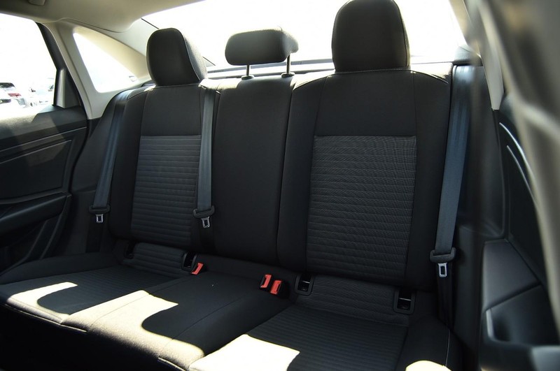 Volkswagen Jetta Vehicle Image 21
