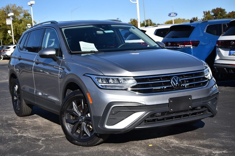 Volkswagen Tiguan Vehicle Image 02