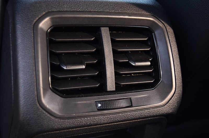Volkswagen Tiguan Vehicle Image 22