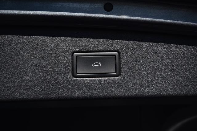 Volkswagen Tiguan Vehicle Image 27