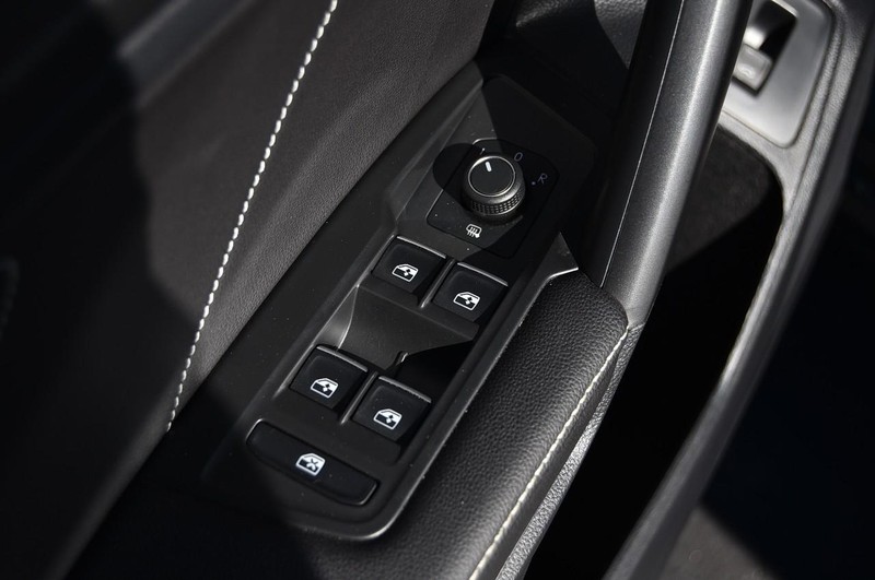 Volkswagen Tiguan Vehicle Image 08
