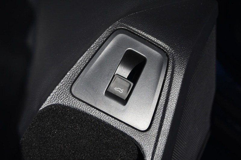 Volkswagen Tiguan Vehicle Image 09