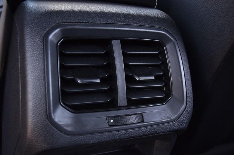 Volkswagen Tiguan Vehicle Image 23