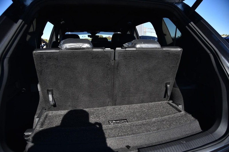 Volkswagen Tiguan Vehicle Full-screen Gallery Image 26