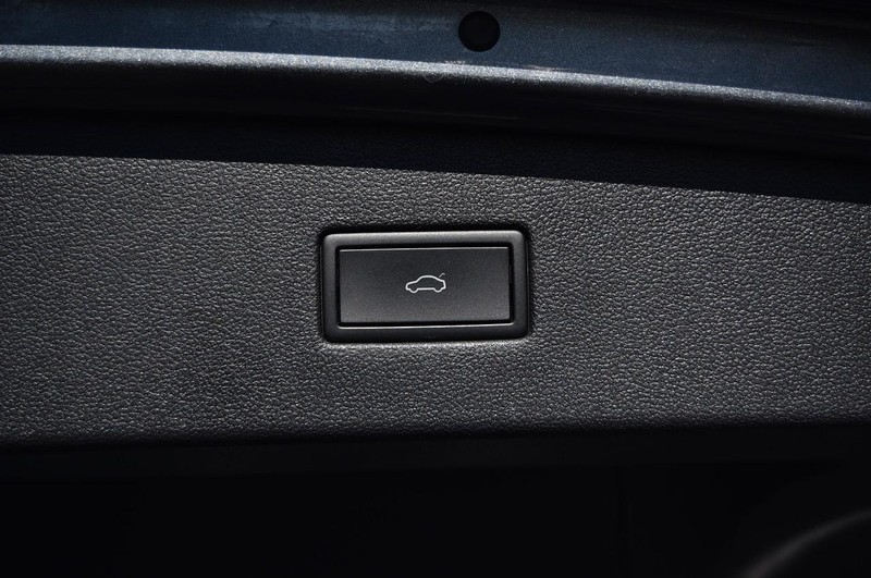 Volkswagen Tiguan Vehicle Full-screen Gallery Image 27