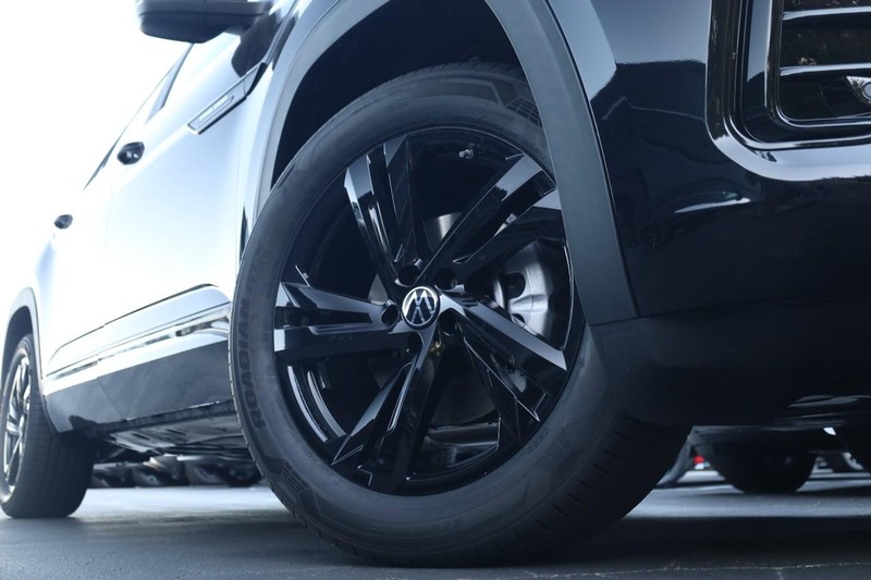 Volkswagen Atlas Cross Sport Vehicle Image 03