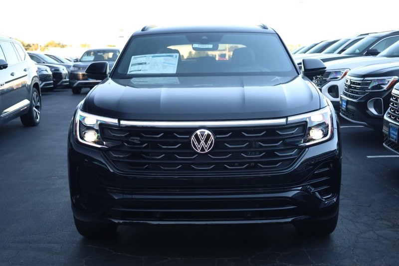 Volkswagen Atlas Cross Sport Vehicle Image 04