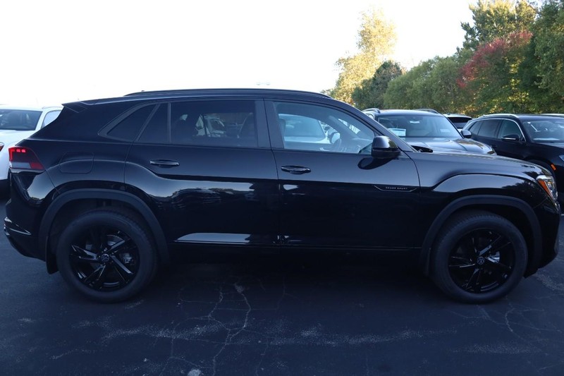 Volkswagen Atlas Cross Sport Vehicle Image 05