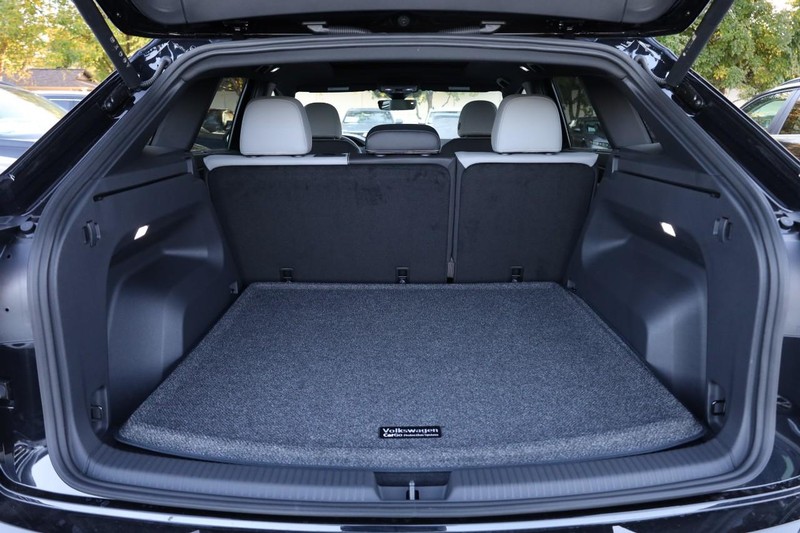 Volkswagen Atlas Cross Sport Vehicle Image 07
