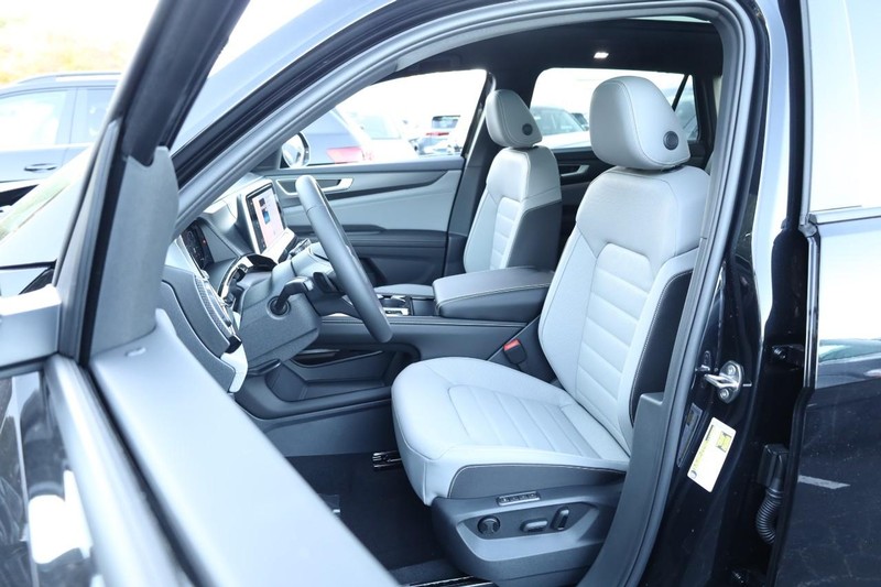 Volkswagen Atlas Cross Sport Vehicle Image 08