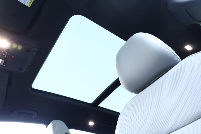 Volkswagen Atlas Cross Sport Vehicle Image 10
