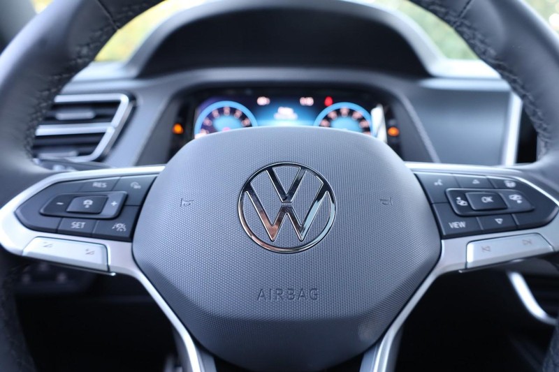 Volkswagen Atlas Cross Sport Vehicle Image 12