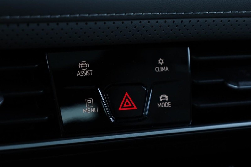 Volkswagen Atlas Cross Sport Vehicle Image 17
