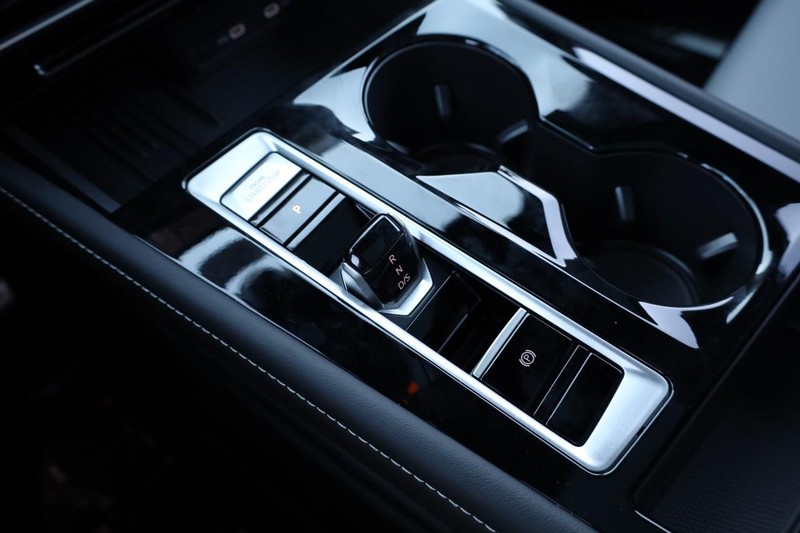 Volkswagen Atlas Cross Sport Vehicle Image 19