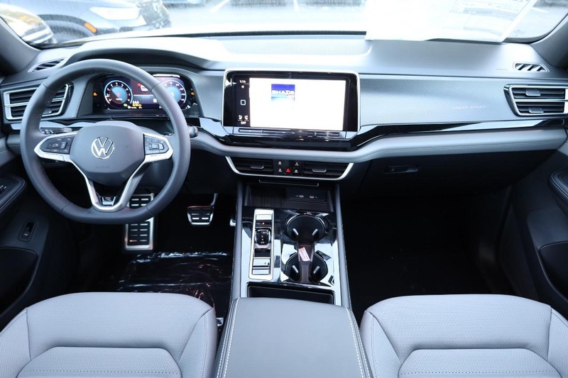 Volkswagen Atlas Cross Sport Vehicle Image 26