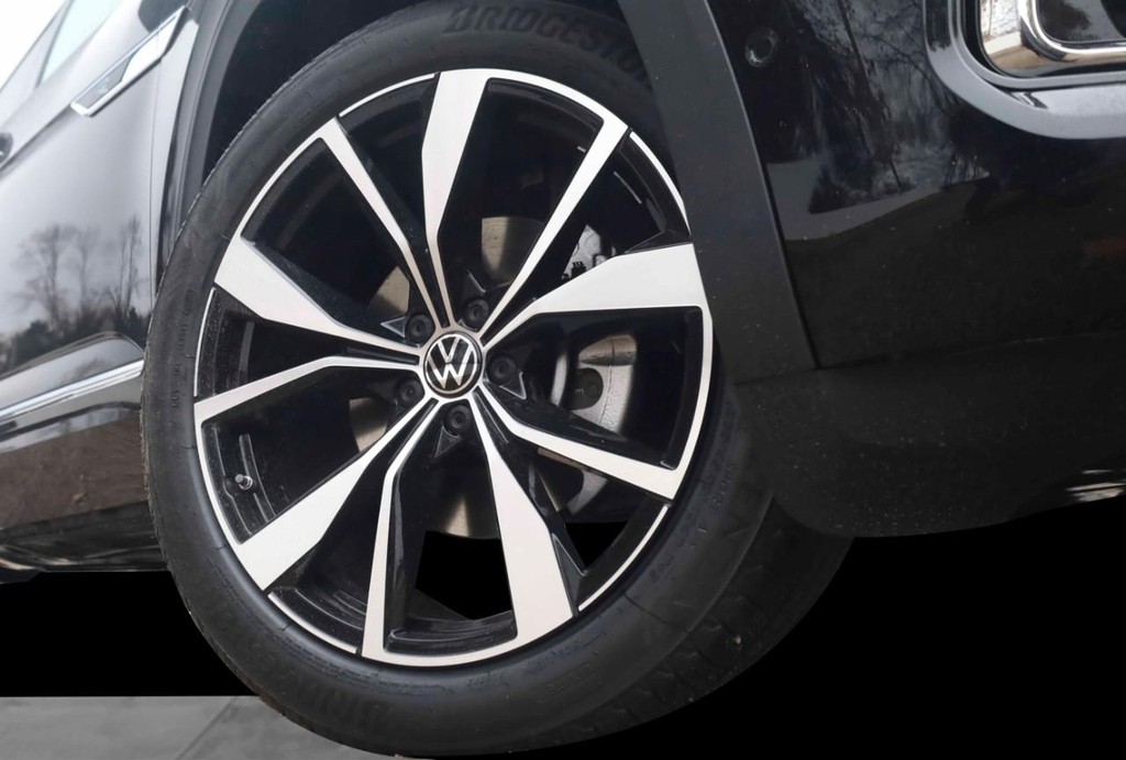 Volkswagen Atlas Vehicle Full-screen Gallery Image 3