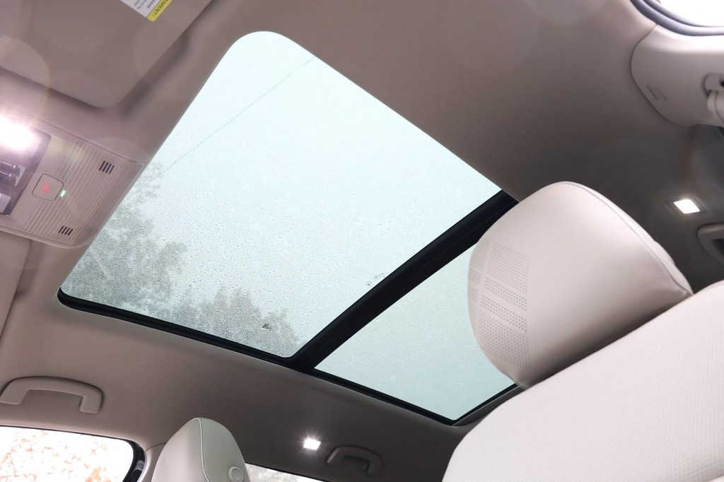 Volkswagen Atlas Vehicle Full-screen Gallery Image 11