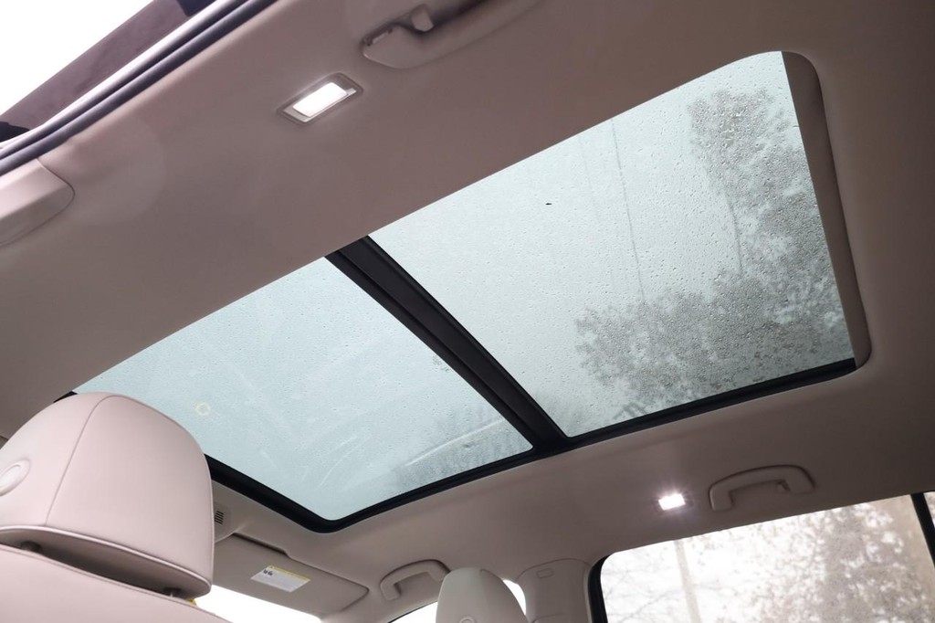 Volkswagen Atlas Vehicle Full-screen Gallery Image 12