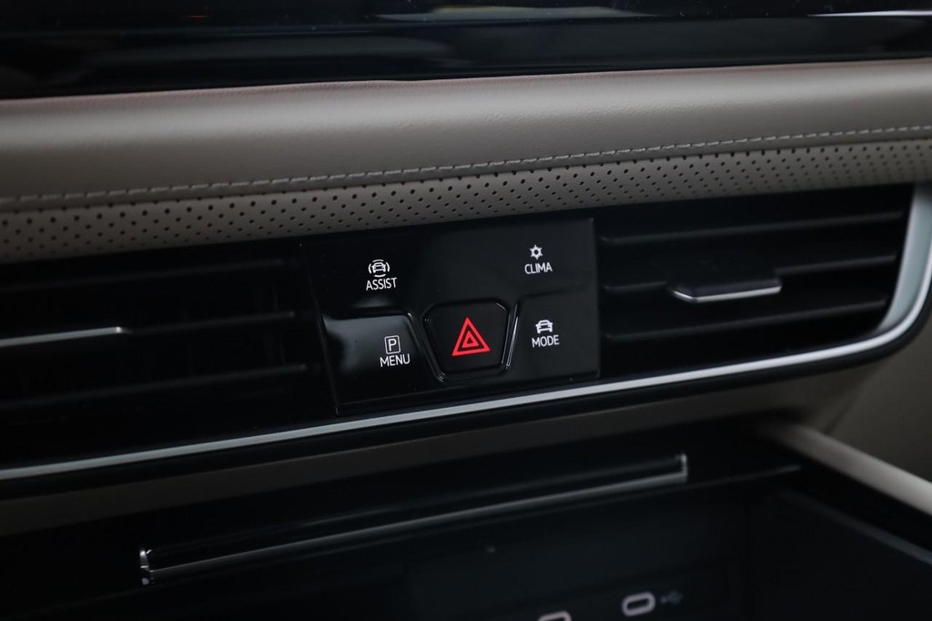 Volkswagen Atlas Vehicle Full-screen Gallery Image 18