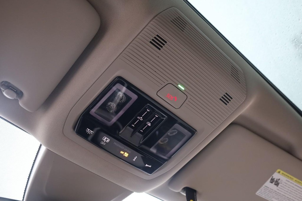 Volkswagen Atlas Vehicle Full-screen Gallery Image 21