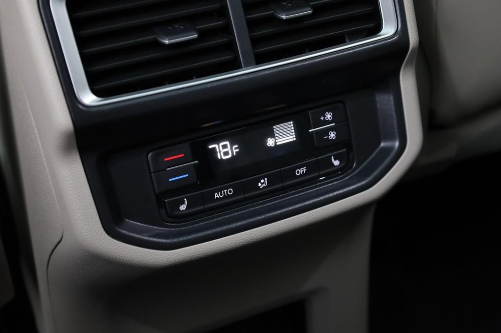 Volkswagen Atlas Vehicle Full-screen Gallery Image 26