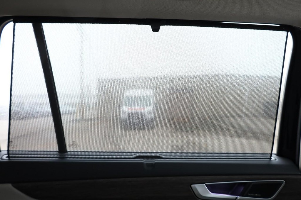 Volkswagen Atlas Vehicle Full-screen Gallery Image 30