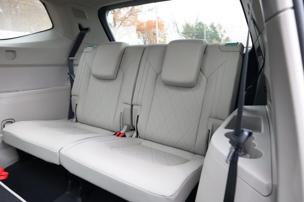 Volkswagen Atlas Vehicle Full-screen Gallery Image 31