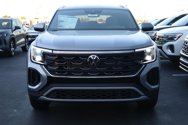 Volkswagen Atlas Cross Sport Vehicle Image 04