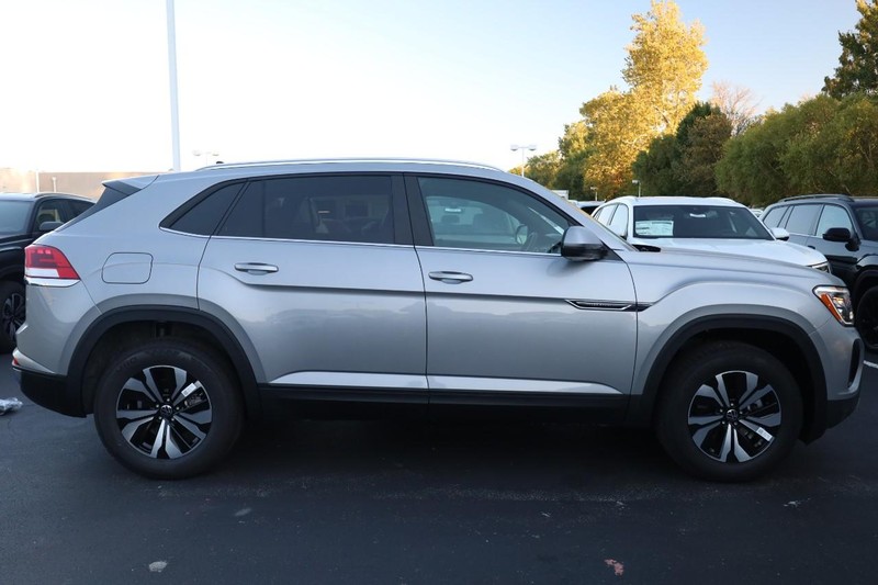 Volkswagen Atlas Cross Sport Vehicle Image 05