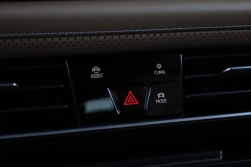 Volkswagen Atlas Cross Sport Vehicle Image 12