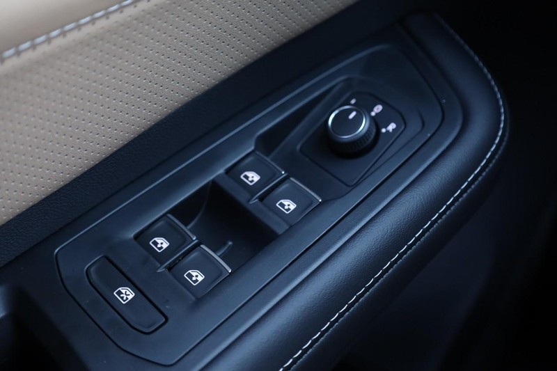 Volkswagen Atlas Cross Sport Vehicle Image 16
